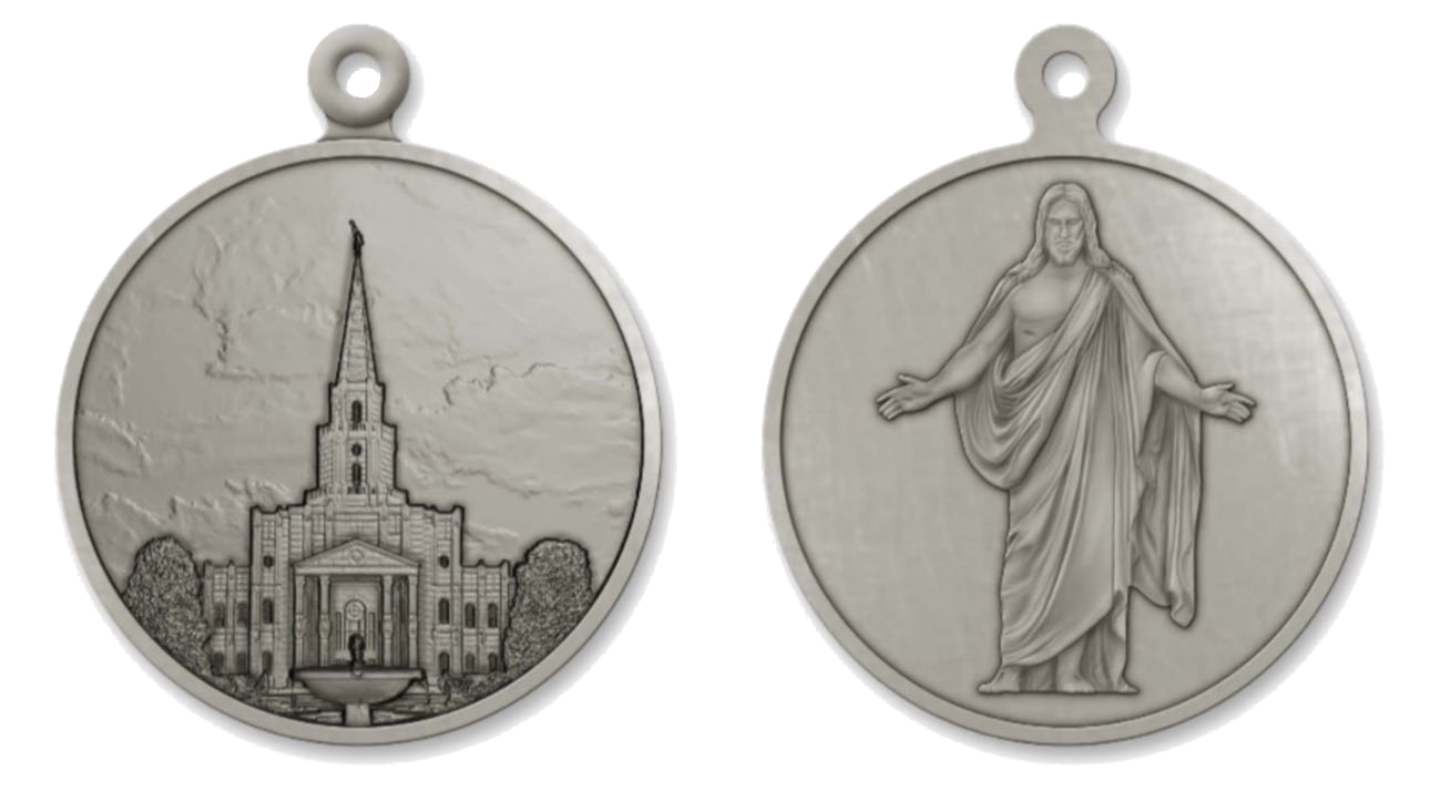 Obth sides of a silver-colored pendant. One the left, we see the back-side, with a relief of the temple. On the right, we see the front-side, with a relief of The Christus, his arms outstretched